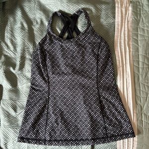 EUC SIZE 10 LULULEMON BLACK AND WHITE STRAPPY TANK